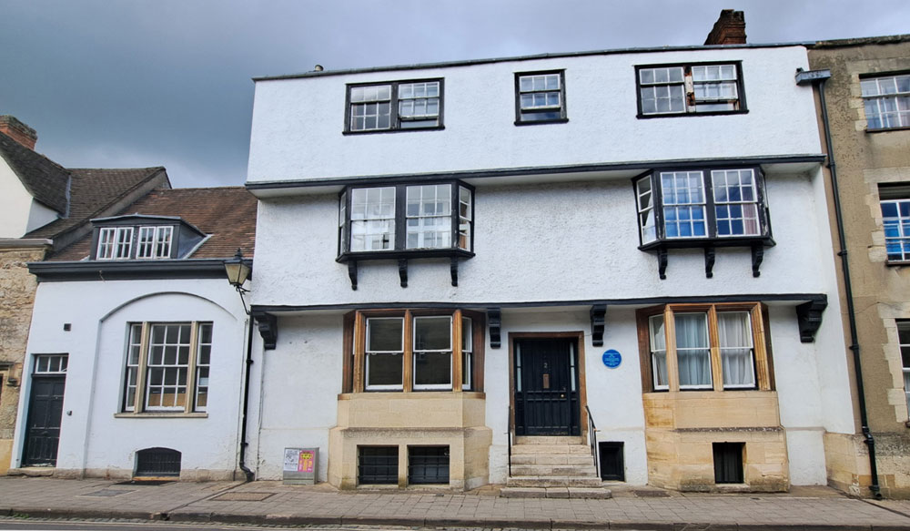 2 Holywell Street