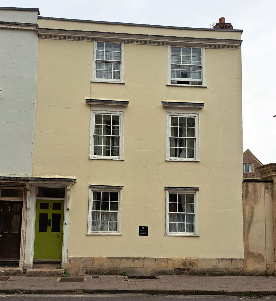8 Holywell Street