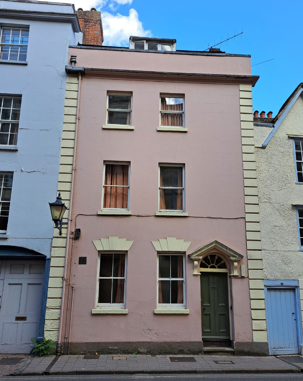 18 Holywell Street