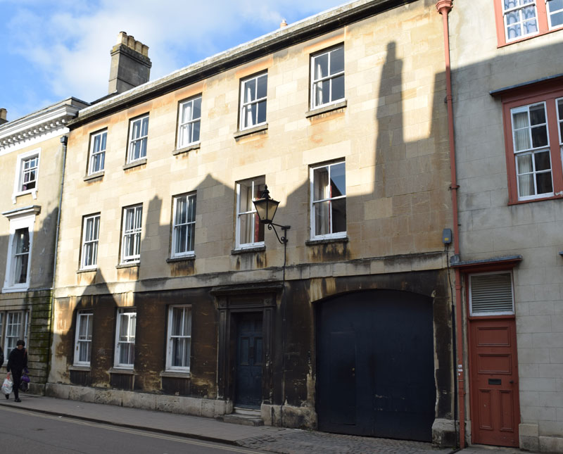 32 Holywell Street